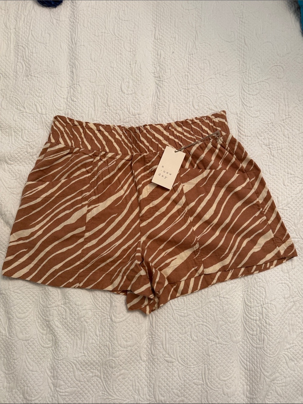 Women’s Brown & Cream Linen Shorts With Elastic Waist